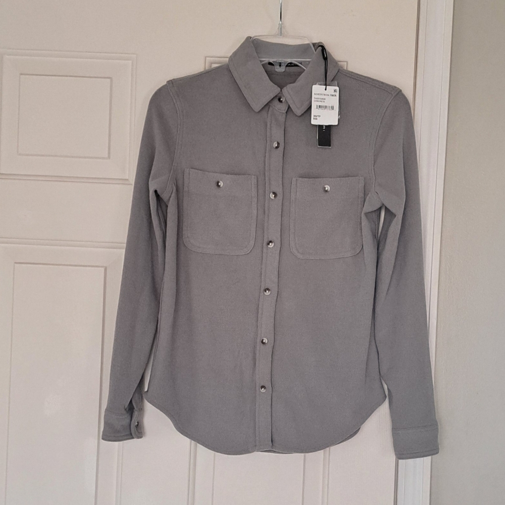 NWT T Tahari Nordstrom Rack Viscose Blend Concrete Button Down Womens Shirt. XS
